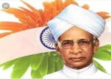 முதன்முதலில் இந்தியாவின் உதவி ஜனாதிபதியாய் இருந்தவர், டாக்டர். ராதாகிருஷ்ணன்.
