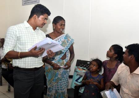 விருதுநகர் மாவட்ட ஆட்சியர் அலுவலக வளர்ச்சிமன்றக் கூட்டரங்கில் மக்கள் குறைதீர்க்கும் நாள் கூட்டம்