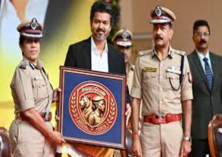 🦁 தமிழகம் முழுவதும் இன்று முதல் 70 'சிங்கப்பெண்' போலீஸ் படைகள் இயக்கம்: முதல்வர் விஜய் தொடங்கி வைத்தார்!