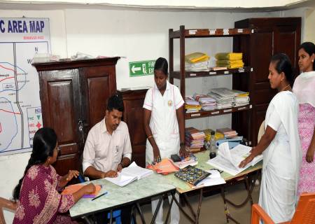 சிவகாசி மாநகராட்சியில் மேற்கொள்ளப்பட்டு வரும் பல்வேறு வளர்ச்சித் திட்டப்பணிகளை மாவட்ட ஆட்சித்தலைவர் அவர்கள் பார்வையிட்டு ஆய்வு மேற்கொண்டார்.