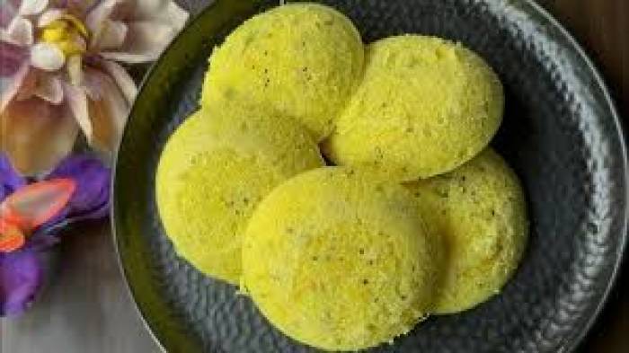 பாசிப்பருப்பு இனிப்பு இட்லி