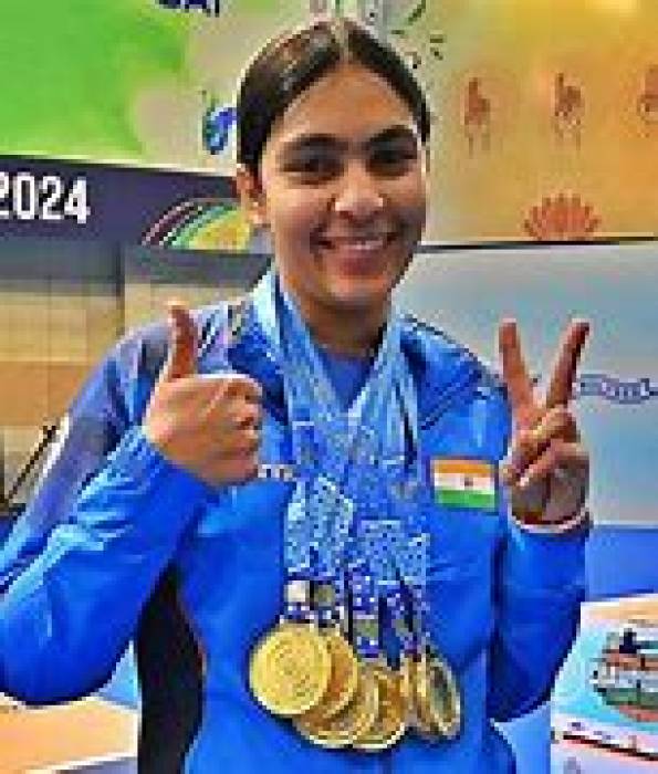 துப்பாக்கி சுடுதல், 10 மீ., 'ஏர் பிஸ்டல்' பிரிவு தகுதிச் சுற்றில் இந்தியாவின் சுருச்சி இந்தர் சிங் தங்கப்பதக்கத்தை வென்றார்.