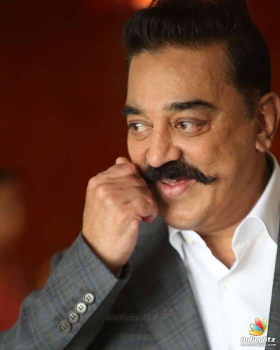 ஆஸ்கர் விருதுக்கு படங்களை தேர்வு செய்யும் குழுவில் உறுப்பினராக சேர நடிகர் கமலுக்கு அழைப்பு விடுக்கப்பட்டுள்ளது.