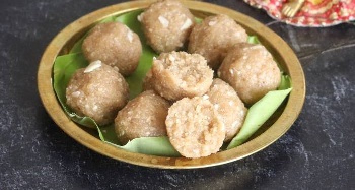 அவல் தேங்காய் லட்டு.