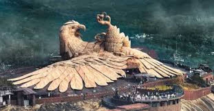 கேரளா, கொல்லம் அருகே சடையமங்கலத்தில் உள்ளஉலகின் மிகப் பெரிய பறவை சிற்பம்.