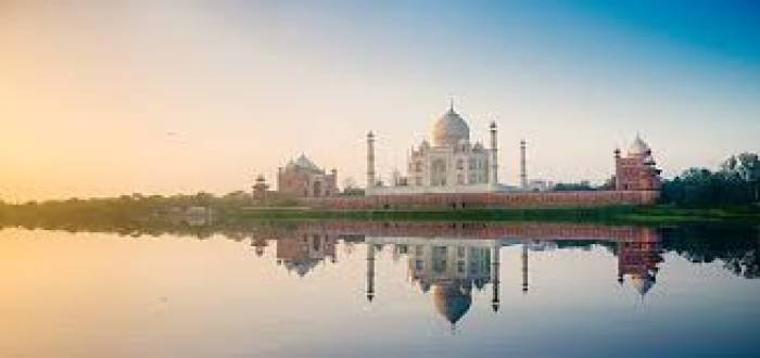 5.7 கோடி பேர்  கங்கையின் துணை நதி  யமுனை ஆற்றை நம்பி உள்ளனர்.