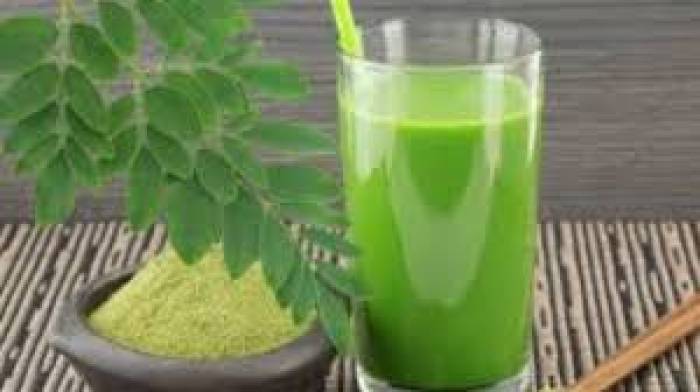 வயிற்று வலி நீங்க முருங்கை இலை சாறு.