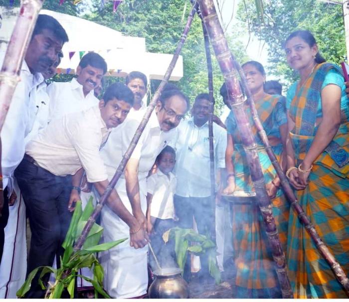 விருதுநகர் மாவட்டம், காரியாபட்டி வட்டம், கல்குறிச்சி ஊராட்சி, சமத்துவபுரத்தில் ஊரக வளர்ச்சி மற்றும் ஊராட்சித் துறை சார்பில்,சமத்துவப் பொங்கல் விழா நடைபெற்றது.