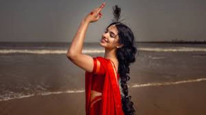 மலையாள நடிகை மமிதா பைஜூவின்  படங்கள் அடுத்தடுத்து ரிலீசாக உள்ளன.