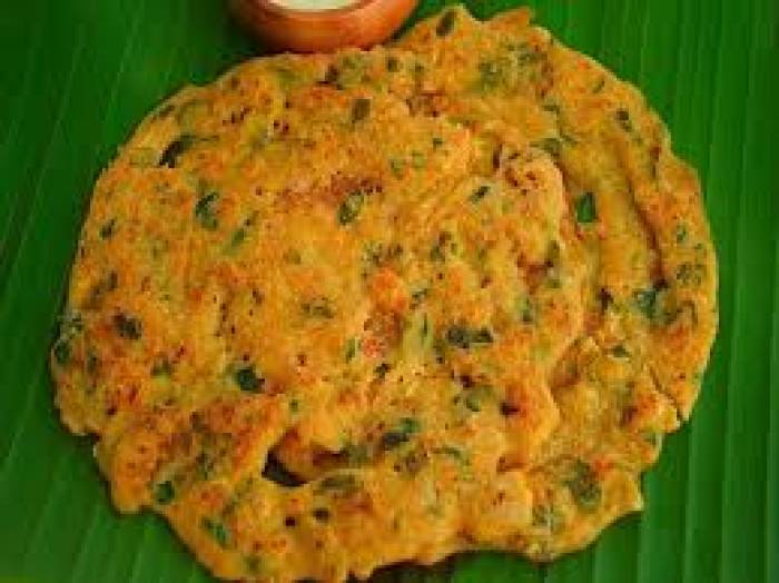 அடைக்கு அரைக்கும் போது ஊறவைத்த பட்டாணியையும் ஒரு கைப்பிடி சேர்த்து அரைத்தால், அடை மிகவும் ருசியாக இருக்கும்.